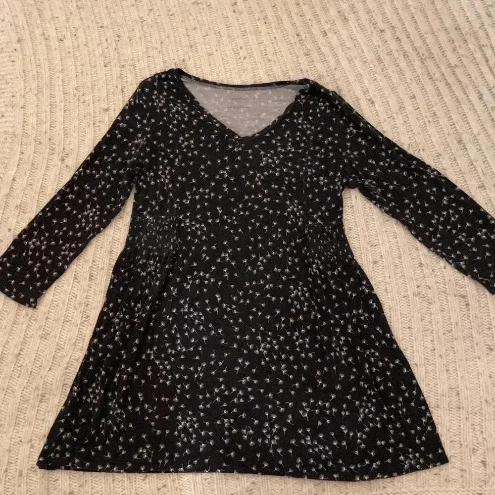 Motherhood Maternity black tunic dandelion long-sleeve shirt, size medium